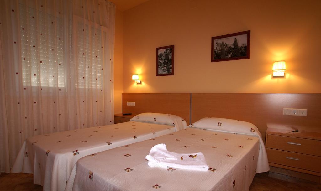 Hotel Mont-Roig Buitenkant foto