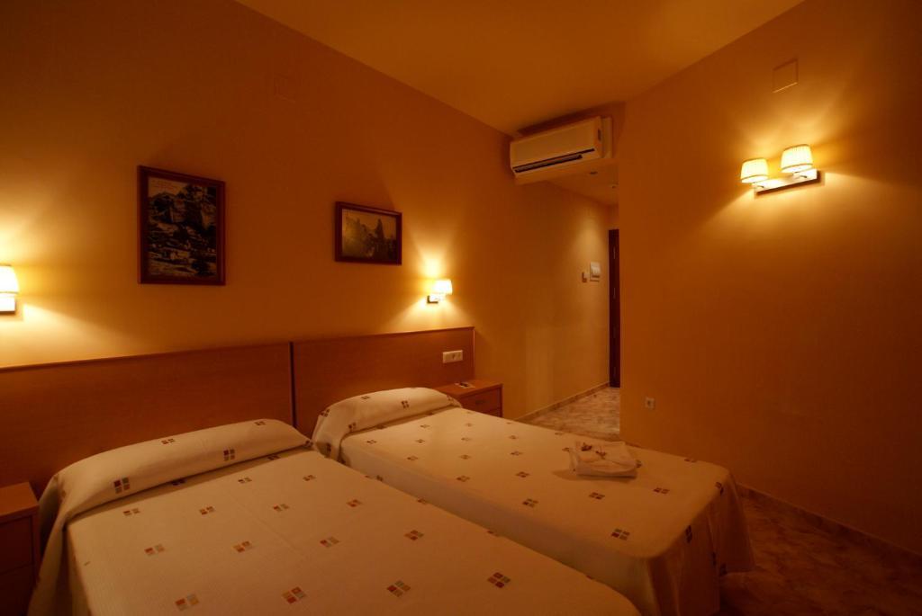 Hotel Mont-Roig Buitenkant foto