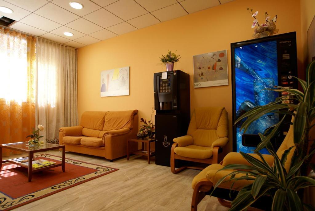 Hotel Mont-Roig Buitenkant foto